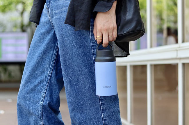 Easy-to-carry Handle Lid